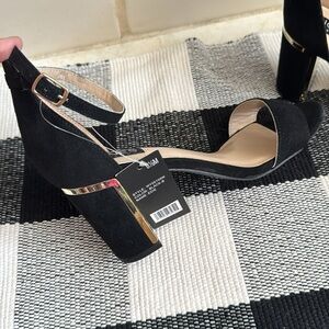 Jones New York Signature Black Edie Faux Suede Strappy Sandals sz 8.5 NWT